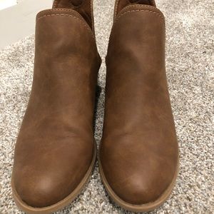 Universal threads booties